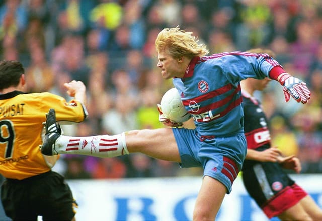 Kahn verfehlt Chapuisat nur knapp. Kahn verfehlt Chapuisat nur knapp.