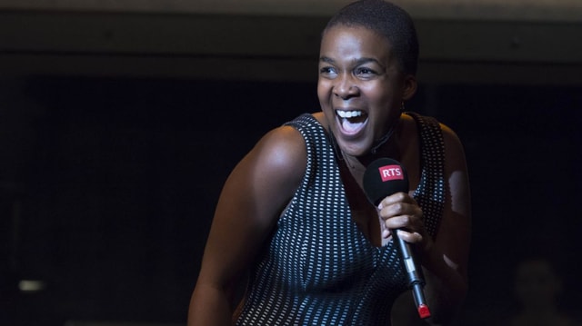 Licia Chery singt auf der RTS-Bühne