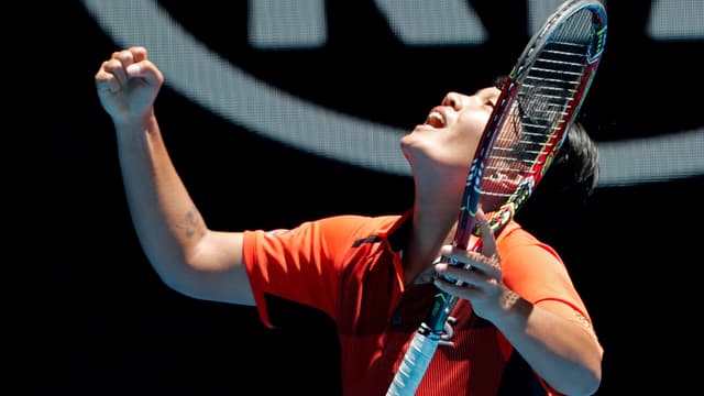 la giugadra da tennis tailandaisa Kumkhum giubilescha la giugadra da tennis tailandaisa Kumkhum giubilescha