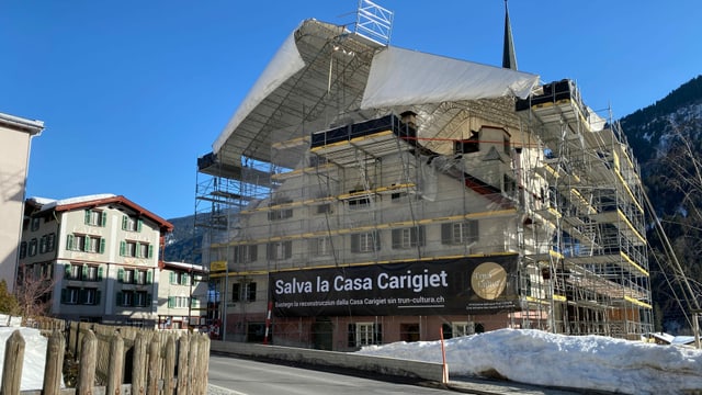 purtret da la casa carigiet cun suravi in tetg da plastic, per proteger tant sco pussaivel la substanza. purtret da la casa carigiet cun suravi in tetg da plastic, per proteger tant sco pussaivel la substanza.