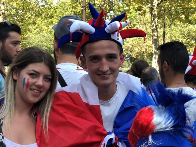 Fans in den Farben der französischen Trikolore.