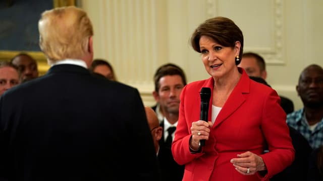 US-Präsident Trump im Weissen Haus mit Lockheed-Martin-Chefin Hewson. US-Präsident Trump im Weissen Haus mit Lockheed-Martin-Chefin Hewson.