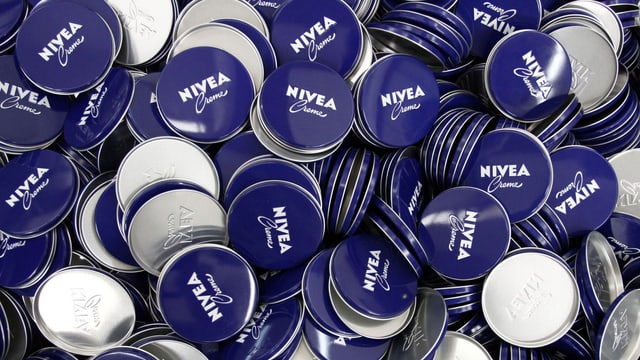 Nivea-Büchsen Nivea-Büchsen
