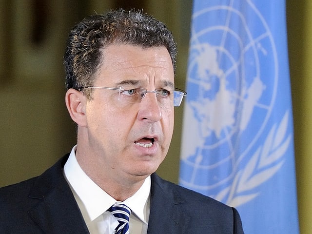 Brammertz spricht vor einer UNO-Fahne. Brammertz spricht vor einer UNO-Fahne.