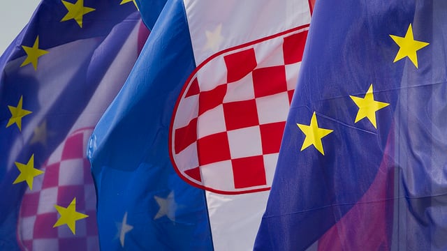 Kroatische und EU-Fahnen Kroatische und EU-Fahnen
