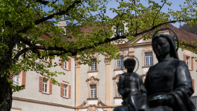 Mariastatue vor dem Schloss Mariastatue vor dem Schloss