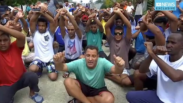 Asylsuchende protestierten Ende Oktober gegen die Lagerschliessung auf Manus Island. Asylsuchende protestierten Ende Oktober gegen die Lagerschliessung auf Manus Island.