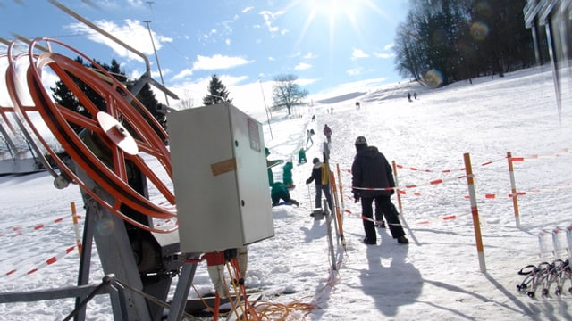 Der tiefstgelegene Skilift der Schweiz. Der tiefstgelegene Skilift der Schweiz.