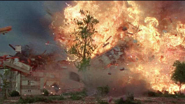 Auf dem Bild ist eine Explosion zu sehen. Auf dem Bild ist eine Explosion zu sehen.