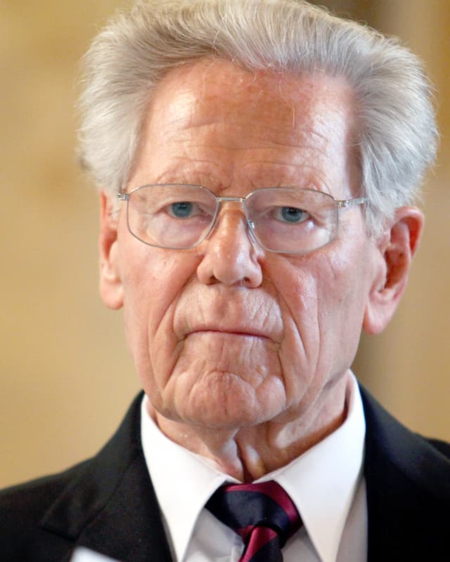 Ein Porträt von Hans Küng. Ein Porträt von Hans Küng.