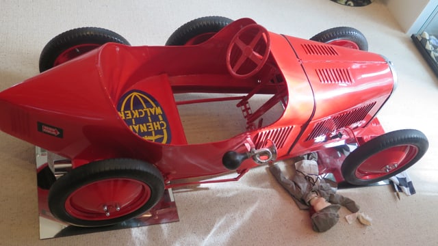 Ein alter roter GoKart Ein alter roter GoKart