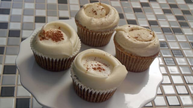 Rüebli-Cupcakes mit Creamcheese-Topping Rüebli-Cupcakes mit Creamcheese-Topping