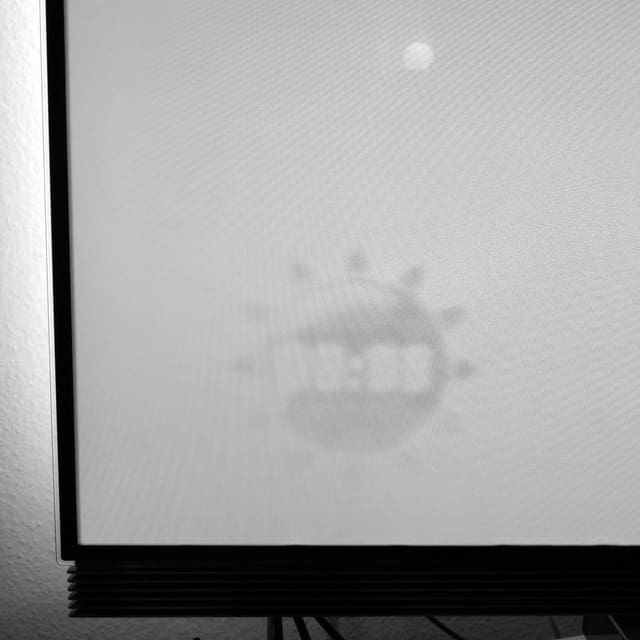 Foto eines Fernsehers mit Einbrennschaden Foto eines Fernsehers mit Einbrennschaden
