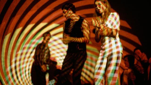 Overheadprojektoren, die in den 60er Jahren für ein psychodelisches Tanzgefühl sorgten. Overheadprojektoren, die in den 60er Jahren für ein psychodelisches Tanzgefühl sorgten.