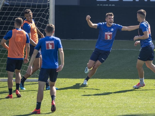 Gute Laune im Abschlusstraining des FC Luzern vor dem EL-Quali-Spiel. Gute Laune im Abschlusstraining des FC Luzern vor dem EL-Quali-Spiel.