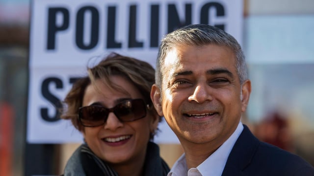 Londons neuer Bürgermeister Sadiq Khan mit Ehefrau Saadiya Khan vor dem Wahllokal. Londons neuer Bürgermeister Sadiq Khan mit Ehefrau Saadiya Khan vor dem Wahllokal.
