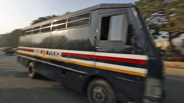 Die Zellen-Insassen des mutmasslichen Vergewaltigers werden in Neu Dehli zu Vernehmungen gefahren. (reuters) Die Zellen-Insassen des mutmasslichen Vergewaltigers werden in Neu Dehli zu Vernehmungen gefahren. (reuters)