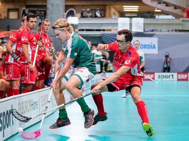 Wiler-Ersigens Joonas Pylsy gegen Tobias Saner von Köniz. Wiler-Ersigens Joonas Pylsy gegen Tobias Saner von Köniz.