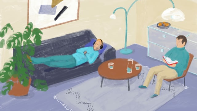 Illustration einer Person, die mit Kopfhörern auf einer Couch liegt, daneben sitzt ein Mann mit Buch in der Hand auf einem Sessel. Illustration einer Person, die mit Kopfhörern auf einer Couch liegt, daneben sitzt ein Mann mit Buch in der Hand auf einem Sessel.