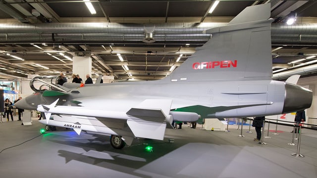 1:1-Modell des Gripen-Kampfjets an der muba in der Messe in Basel 1:1-Modell des Gripen-Kampfjets an der muba in der Messe in Basel