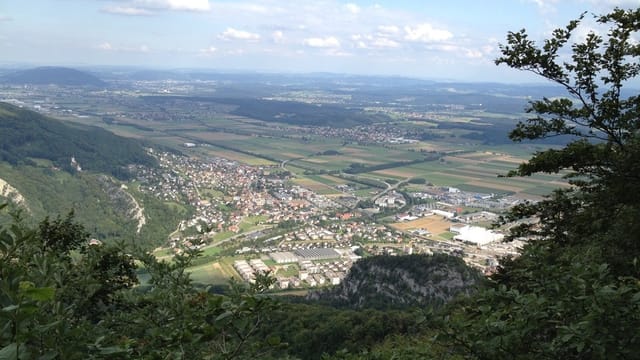 Blick von der ersten Jurakette auf Oensingen Blick von der ersten Jurakette auf Oensingen