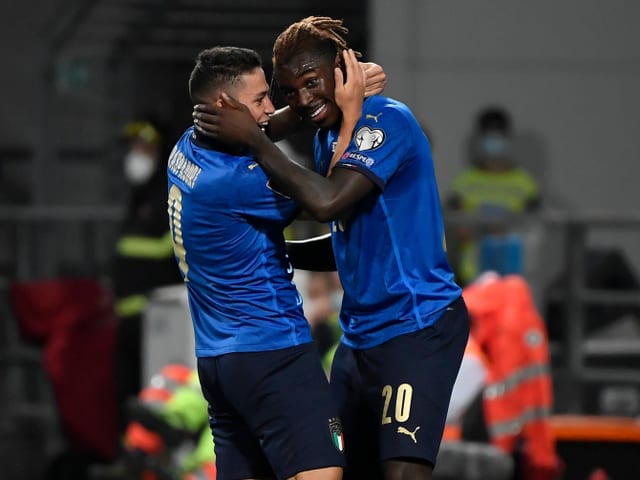 Giacomo Raspadori (l.) und Moise Kean. Giacomo Raspadori (l.) und Moise Kean.
