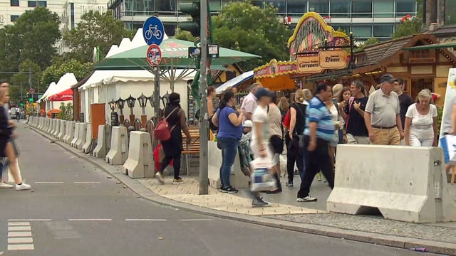 Betonblöcke um den Berliner Breitscheidplatz. Betonblöcke um den Berliner Breitscheidplatz.