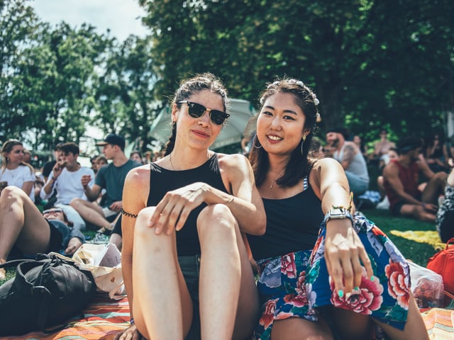 Festivalbesucherinnen Festivalbesucherinnen