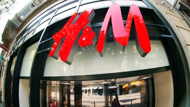 Eingang von H&M-Laden. Eingang von H&M-Laden.