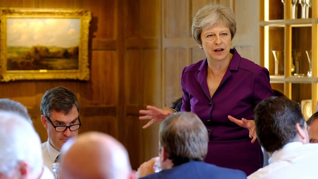 Theresa May mit weiteren Personen Theresa May mit weiteren Personen