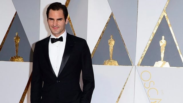 Roger Federer im schwarzen Smoking bei den Oscars. Roger Federer im schwarzen Smoking bei den Oscars.