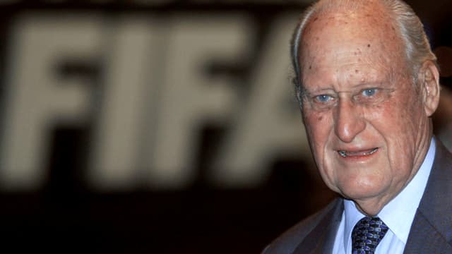 Havelange vor einem Fifa-Schriftzug. Havelange vor einem Fifa-Schriftzug.