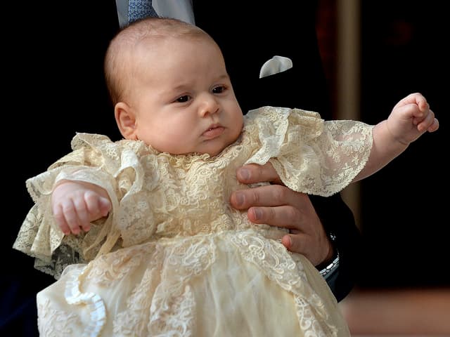 Baby George in seinem Taufkleid Baby George in seinem Taufkleid