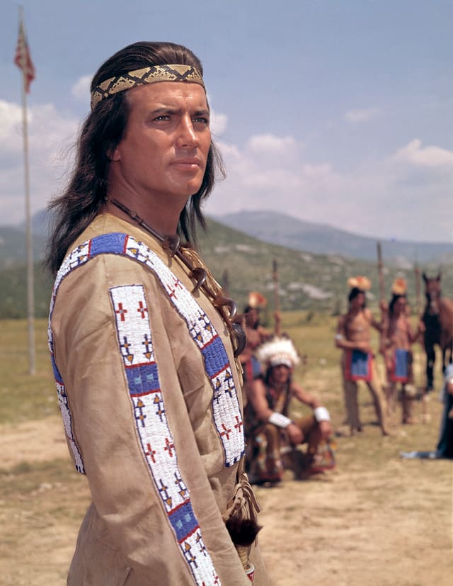 pierre brice en costum da winnetou pierre brice en costum da winnetou