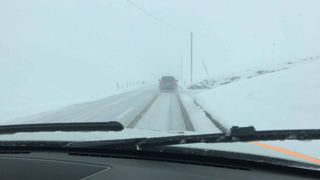 Schneebedeckte Strasse Schneebedeckte Strasse