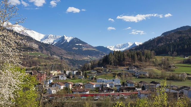 Blick von Ilanz ins Lumnezia. Blick von Ilanz ins Lumnezia.