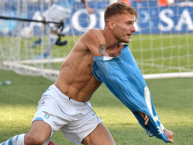 Ciro Immobile zieht sein Trikot aus