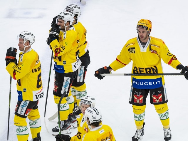 SCB-Spieler nach einem Match SCB-Spieler nach einem Match