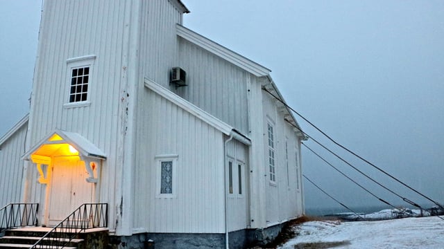 Seitenansicht der Holzkirche Seitenansicht der Holzkirche