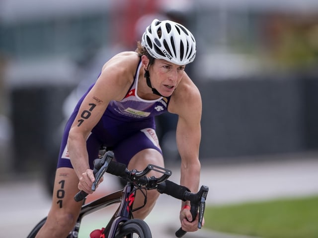 Nicola Spirig auf dem Rad. Nicola Spirig auf dem Rad.
