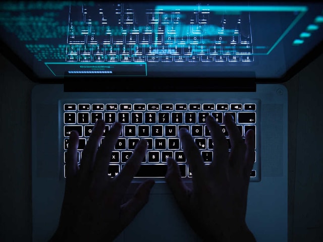 Hände auf Tastatur Hände auf Tastatur