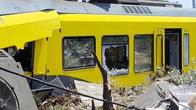 Il vrac d'in vagun da tren da colur mellna. Il vrac d'in vagun da tren da colur mellna.