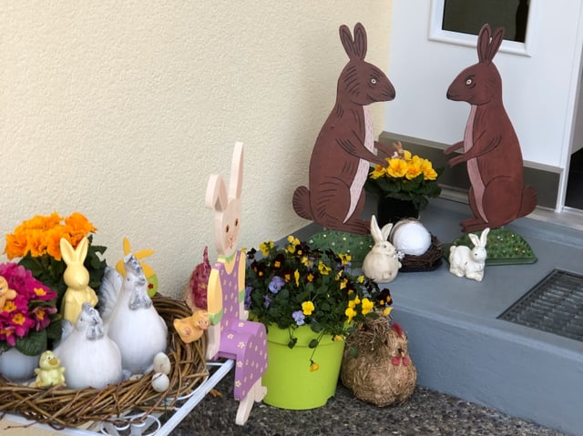 Osterdeko am Eingang.
