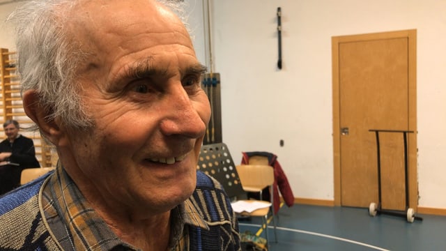 El chanta dapli l'entschatta en il tenor dal cor ed ha perquai era scolà sia vusch. El chanta dapli l'entschatta en il tenor dal cor ed ha perquai era scolà sia vusch.