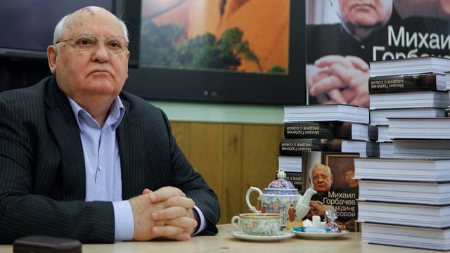 Für seine Reformen bat Gorbatschow die Literatur um Hilfe