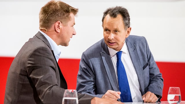 SVP-Parteipräsident Toni Brunner und FDP-Parteipräsident Philipp Müller im Gespräch SVP-Parteipräsident Toni Brunner und FDP-Parteipräsident Philipp Müller im Gespräch