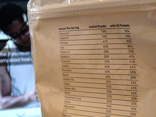 Eine Verpackung mit Angaben zu den Bestandteilen von Soylent. Eine Verpackung mit Angaben zu den Bestandteilen von Soylent.