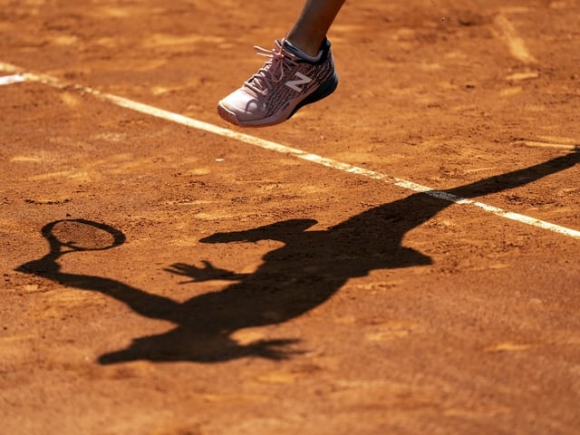 Sport wie Tennis, die ohne Körperkontakt auskommt. Sport wie Tennis, die ohne Körperkontakt auskommt.