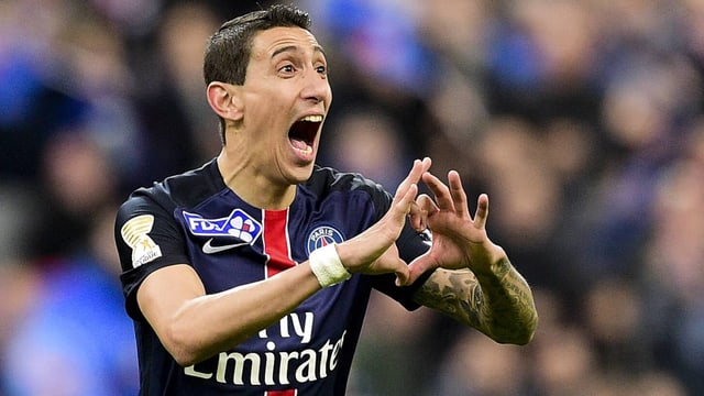 Angel Di Maria formt beim Torjubel mit den Händen ein Herz. Angel Di Maria formt beim Torjubel mit den Händen ein Herz.