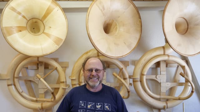 Sousaphone aus Holz Sousaphone aus Holz